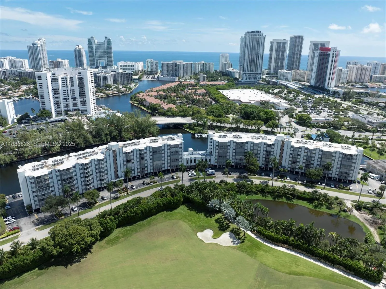 Foto de propiedad en 200 Diplomat Parkway 825, Hallandale Beach, FL 33009 Hallandale Beach con MLS# 