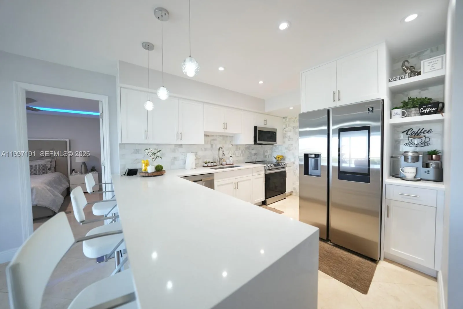 Foto de propiedad en 200 Diplomat Parkway 827, Hallandale Beach, FL 33009 Hallandale Beach con MLS# 