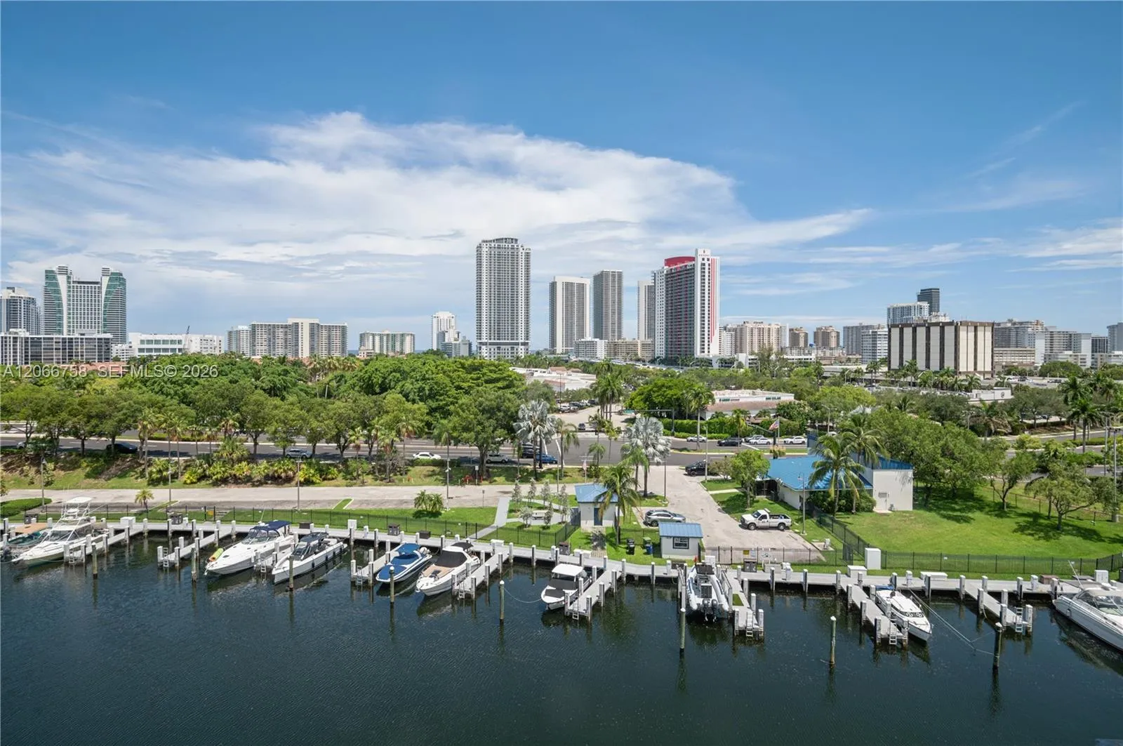 Foto de propiedad en 200 Diplomat Parkway 830, Hallandale Beach, FL 33009 Hallandale Beach con MLS#