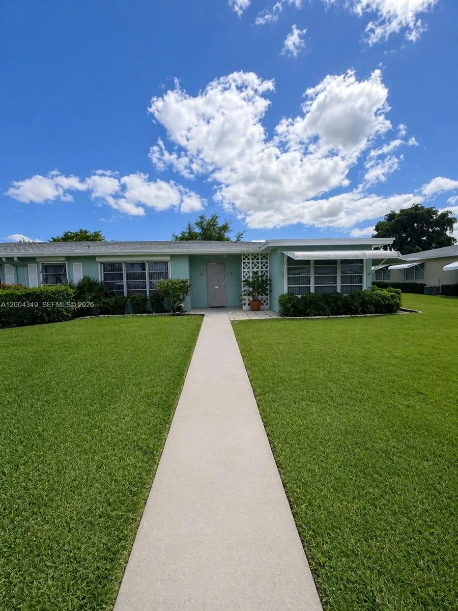 Foto de propiedad en 200 High Point Court E D, Delray Beach, FL 33445 Delray Beach con MLS# 