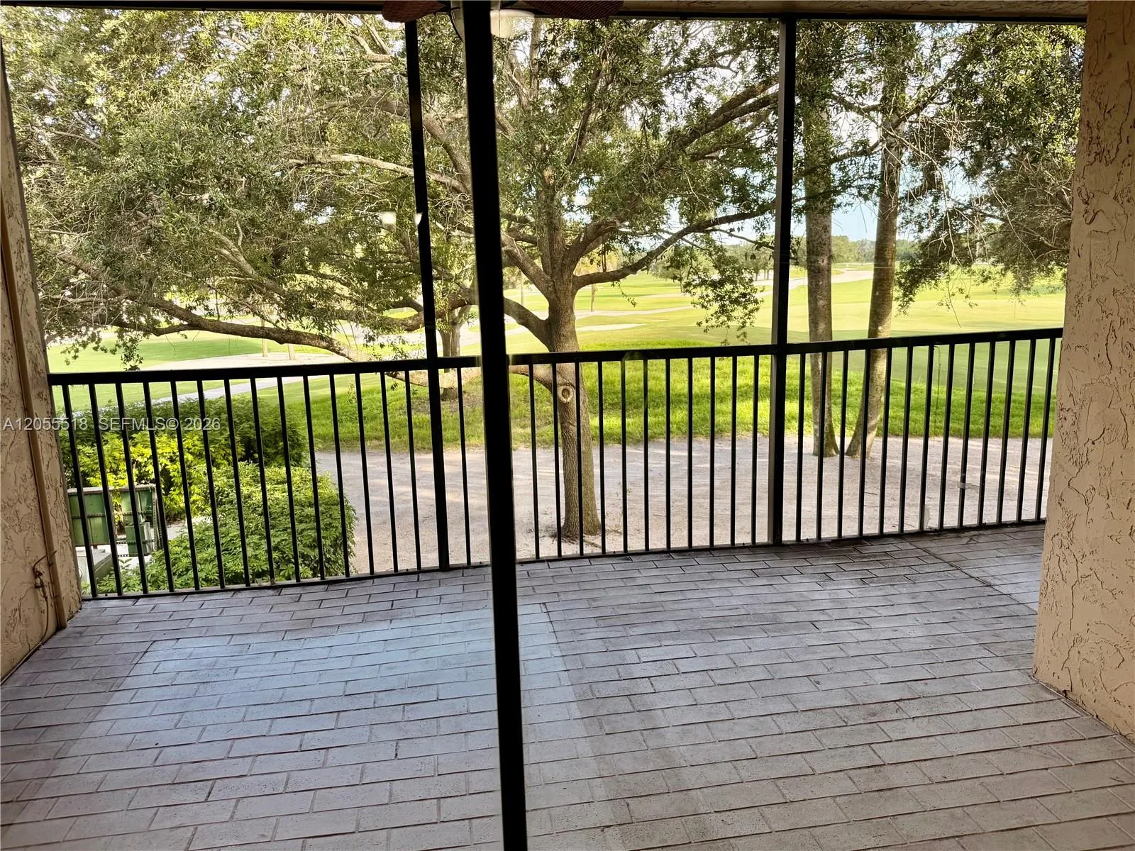 Foto de propiedad en 200 Jacaranda Country Club Drive 4B, Plantation, FL 33324 Plantation con MLS# 