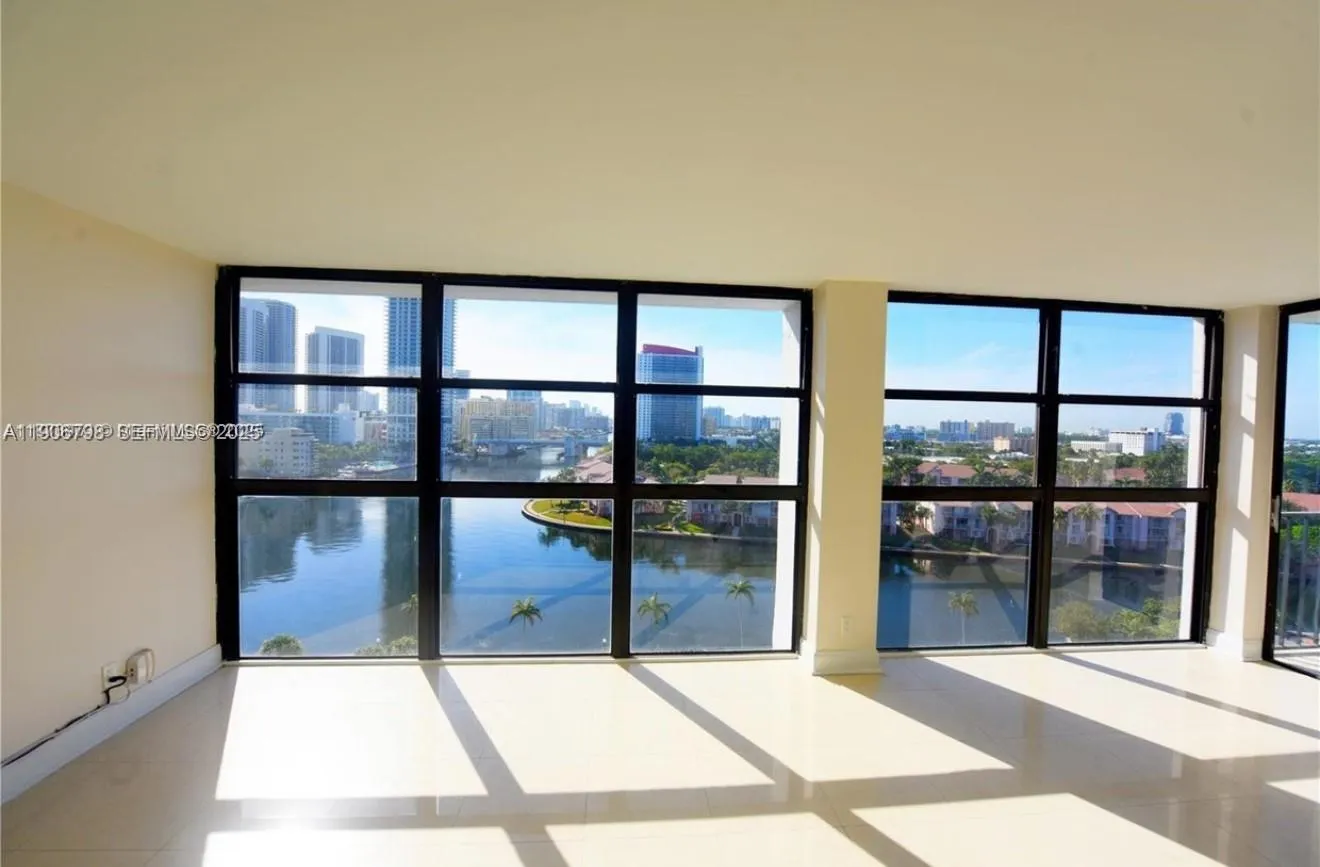 Foto de propiedad en 200 Leslie Drive 1124, Hallandale Beach, FL 33009 Hallandale Beach con MLS# 