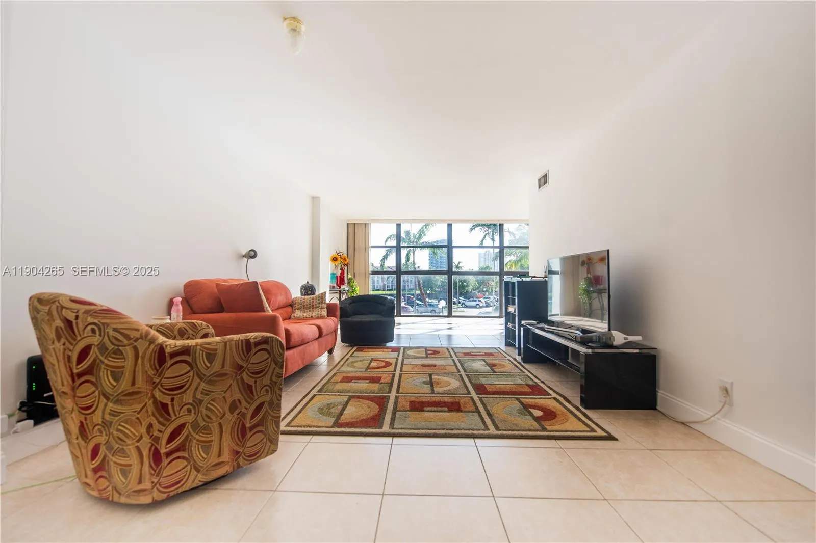 Foto de propiedad en 200 Leslie Drive 214, Hallandale Beach, FL 33009 Hallandale Beach con MLS# 