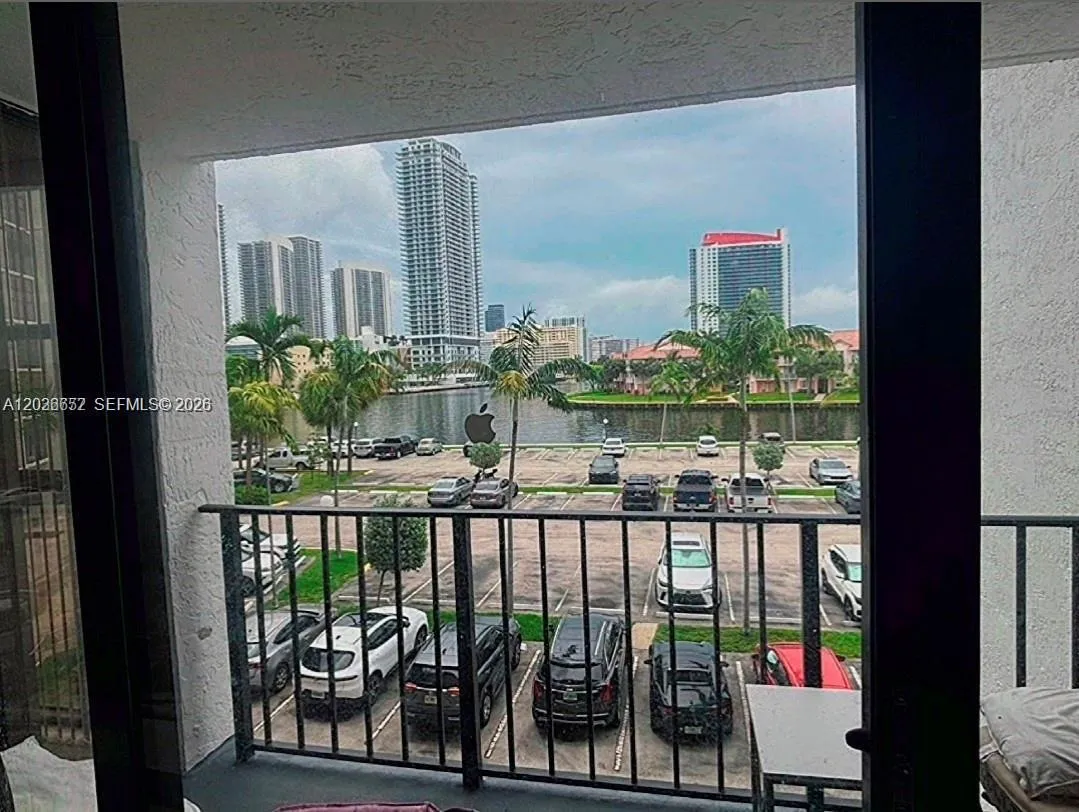 Foto de propiedad en 200 Leslie Drive 324, Hallandale Beach, FL 33009 Hallandale Beach con MLS# 