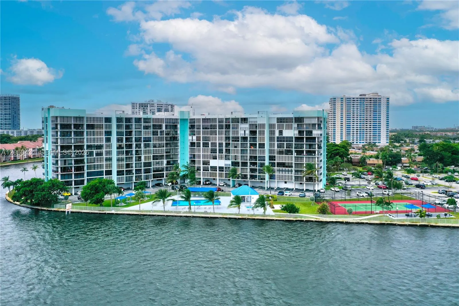 Foto de propiedad en 200 Leslie Drive 329, Hallandale Beach, FL 33009 Hallandale Beach con MLS# 