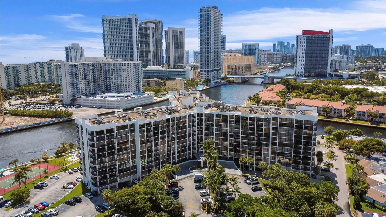 Foto de propiedad en 200 Leslie Drive 724, Hallandale Beach, FL 33009 Hallandale Beach con MLS#