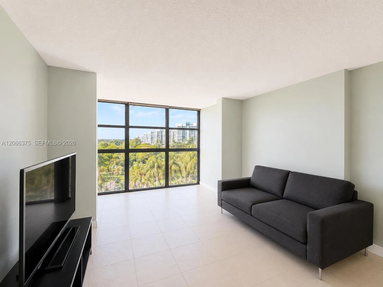Foto de propiedad en 200 Leslie Drive 727, Hallandale Beach, FL 33009 Hallandale Beach con MLS# 