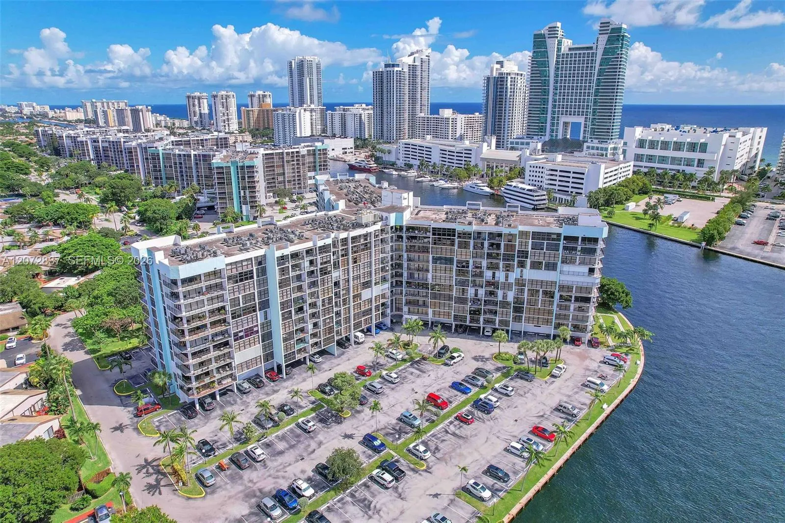 Foto de propiedad en 200 Leslie Drive 818, Hallandale Beach, FL 33009 Hallandale Beach con MLS# 