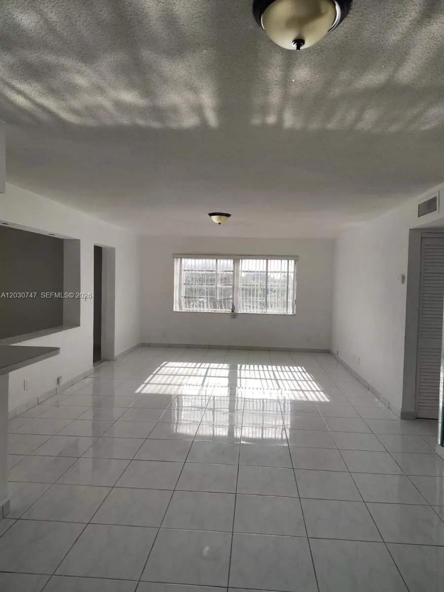 Foto de propiedad en 200 NE 12th Avenue 1C, Hallandale Beach, FL 33009 Hallandale Beach con MLS# 