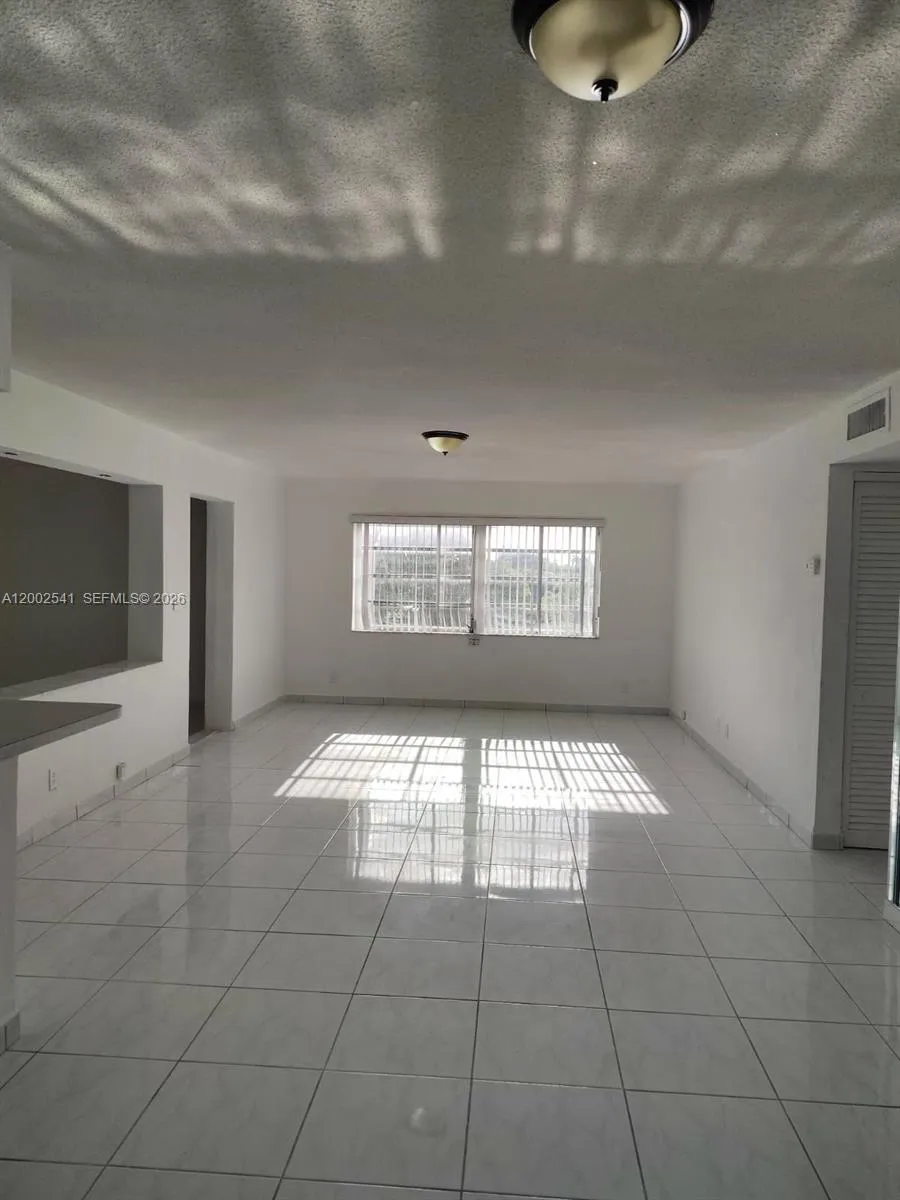 Foto de propiedad en 200 NE 12th Avenue 1C, Hallandale Beach, FL 33009 Hallandale Beach con MLS#