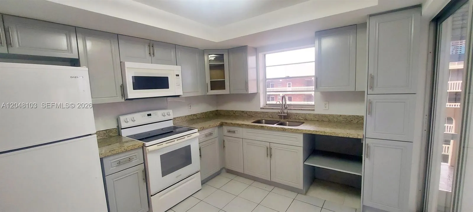 Foto de propiedad en 200 NE 12th Avenue 3E, Hallandale Beach, FL 33009 Hallandale Beach con MLS#