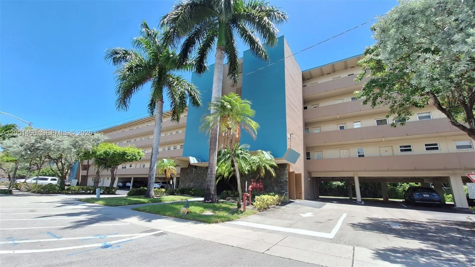 Foto de propiedad en 200 NE 14th Avenue 314, Hallandale Beach, FL 33009 Hallandale Beach con MLS# 
