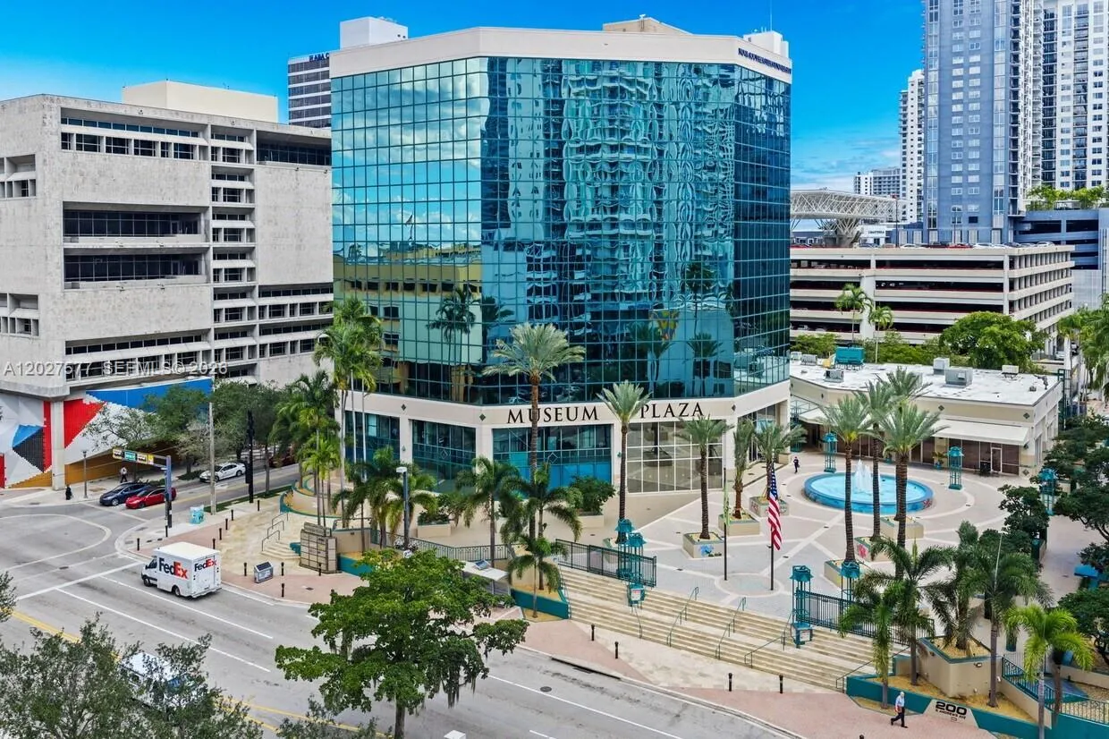 Foto de propiedad en 200 S Andrews Avenue 302-303, Fort Lauderdale, FL 33301 Fort Lauderdale con MLS# 