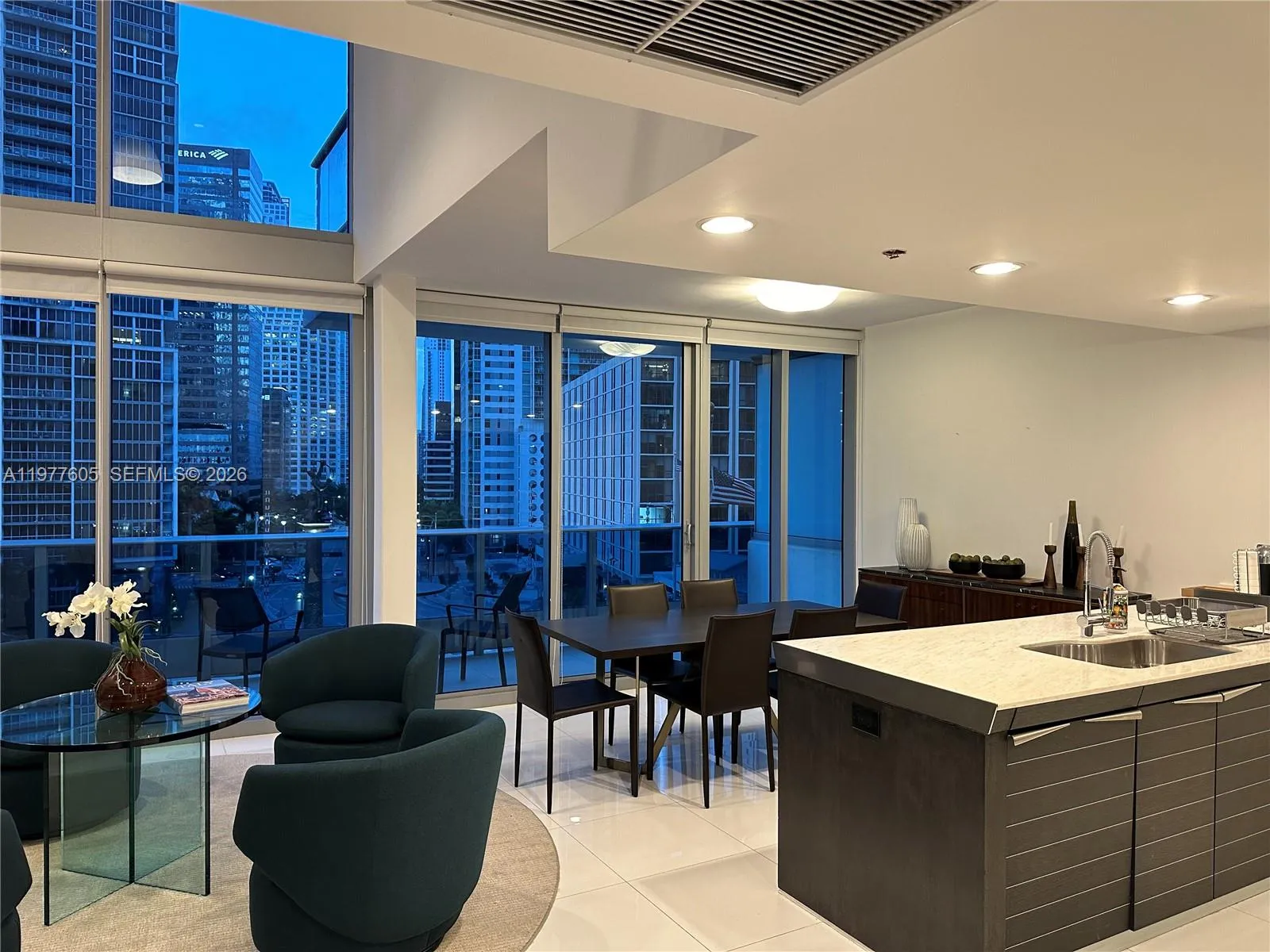 Foto de propiedad en 200 S Biscayne Boulevard Way 703, Miami, FL 33131 Miami con MLS# 
