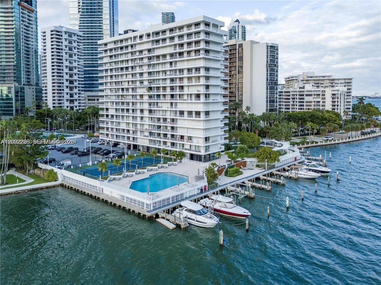 Foto de propiedad en 200 SE 15th Road 4K, Miami, FL 33129 Miami con MLS# 