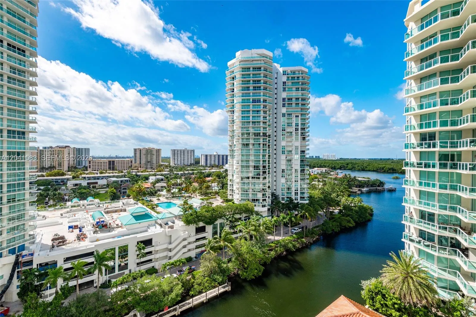 Foto de propiedad en 200 Sunny Isles Boulevard 2-1204, Sunny Isles Beach, FL 33160 Sunny Isles Beach con MLS# 