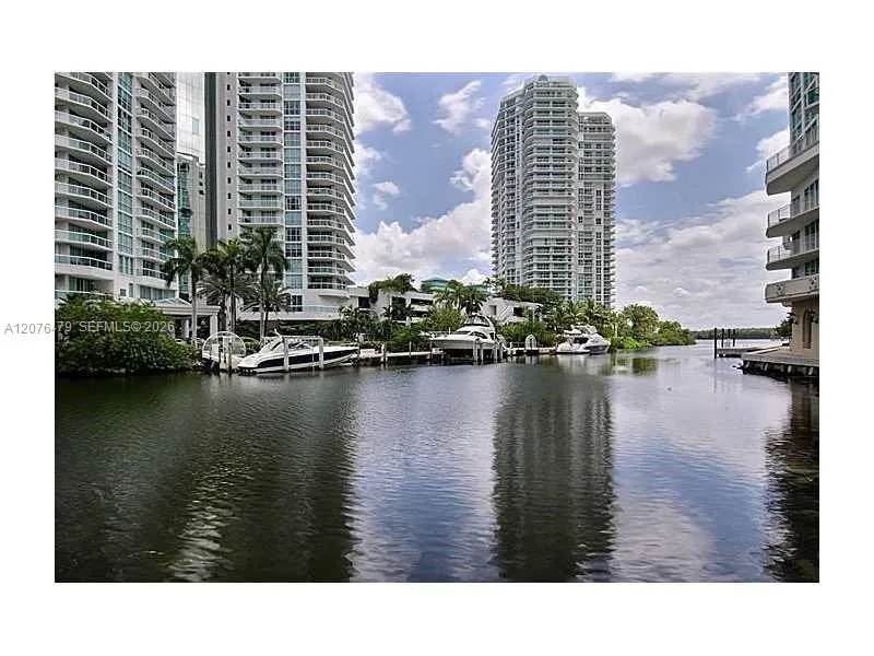 Foto de propiedad en 200 Sunny Isles Boulevard 2-PH2, Sunny Isles Beach, FL 33160 Sunny Isles Beach con MLS# 