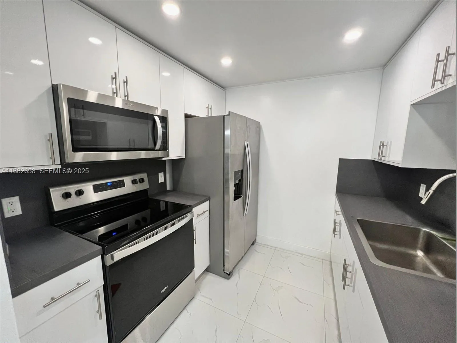 Foto de propiedad en 200 SW 132nd Way 203L, Pembroke Pines, FL 33027 Pembroke Pines con MLS# 