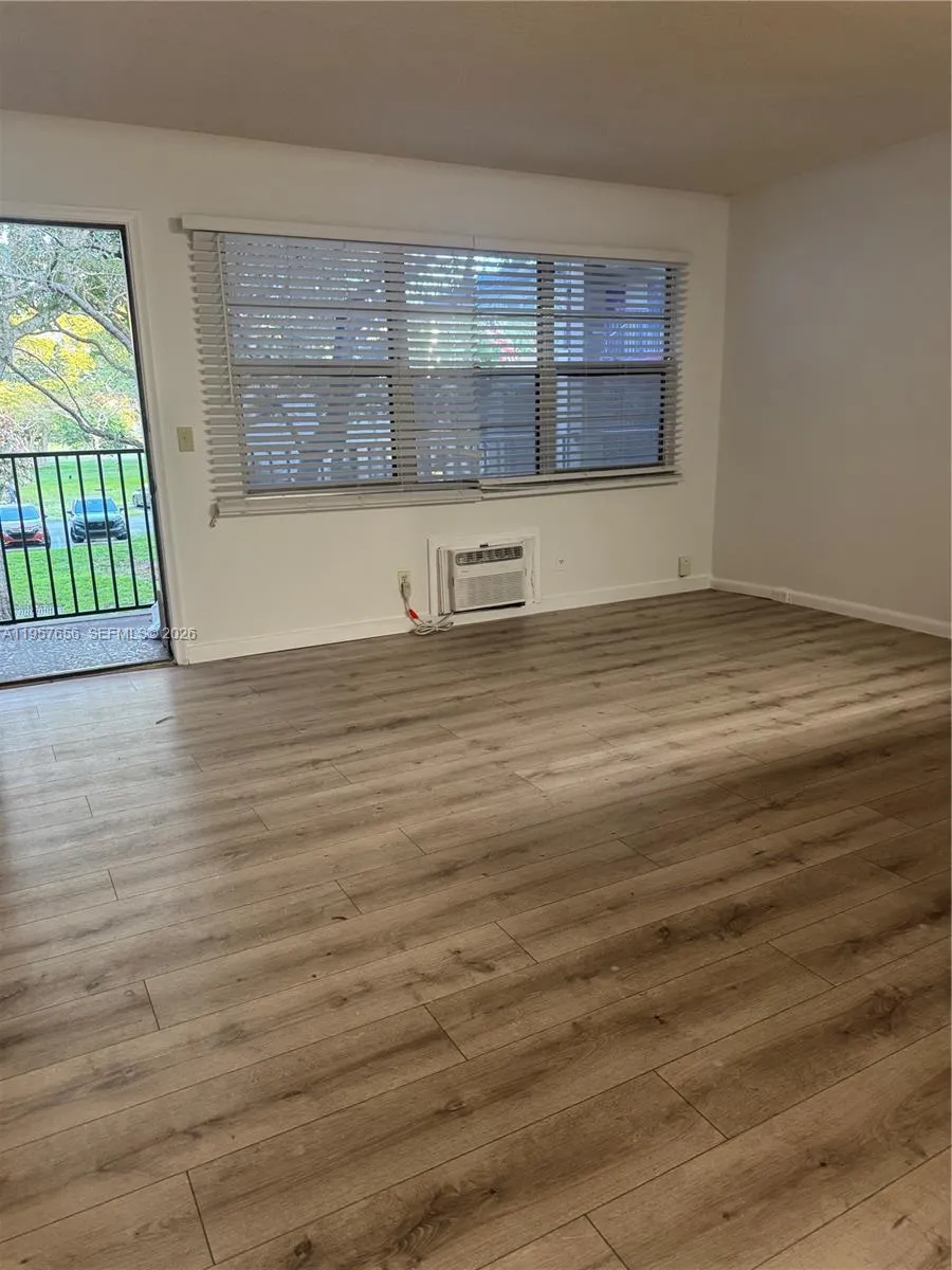 Foto de propiedad en 200 SW 132nd Way 207L, Pembroke Pines, FL 33027 Pembroke Pines con MLS# 
