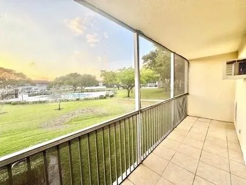 Foto de propiedad en 200 SW 132nd Way 209L, Pembroke Pines, FL 33027 Pembroke Pines con MLS# 
