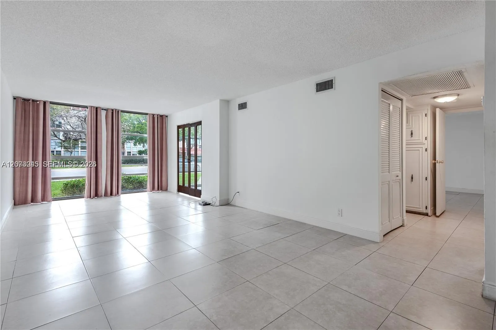 Foto de propiedad en 2000 Atlantic Shores Boulevard 107, Hallandale Beach, FL 33009 Hallandale Beach con MLS# 