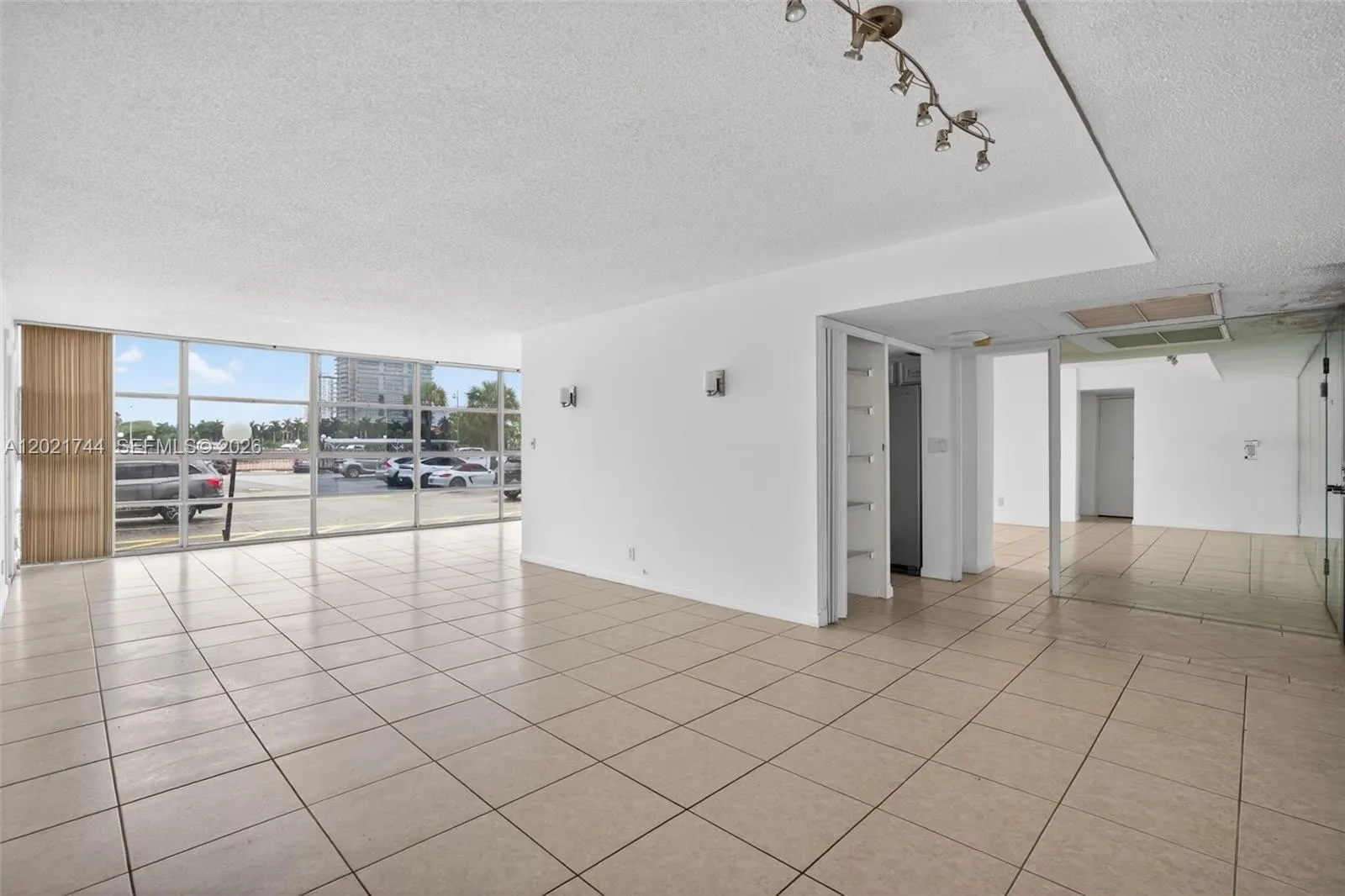 Foto de propiedad en 2000 Atlantic Shores Boulevard 120, Hallandale Beach, FL 33009 Hallandale Beach con MLS# 
