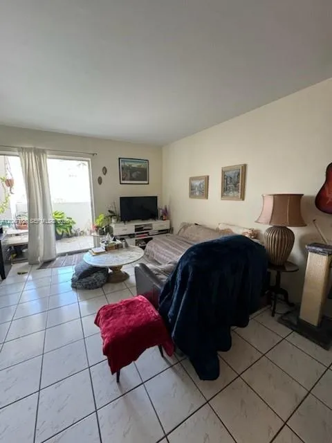 Foto de propiedad en 2000 Biarritz Drive 404, Miami Beach, FL 33141 Miami Beach con MLS# 