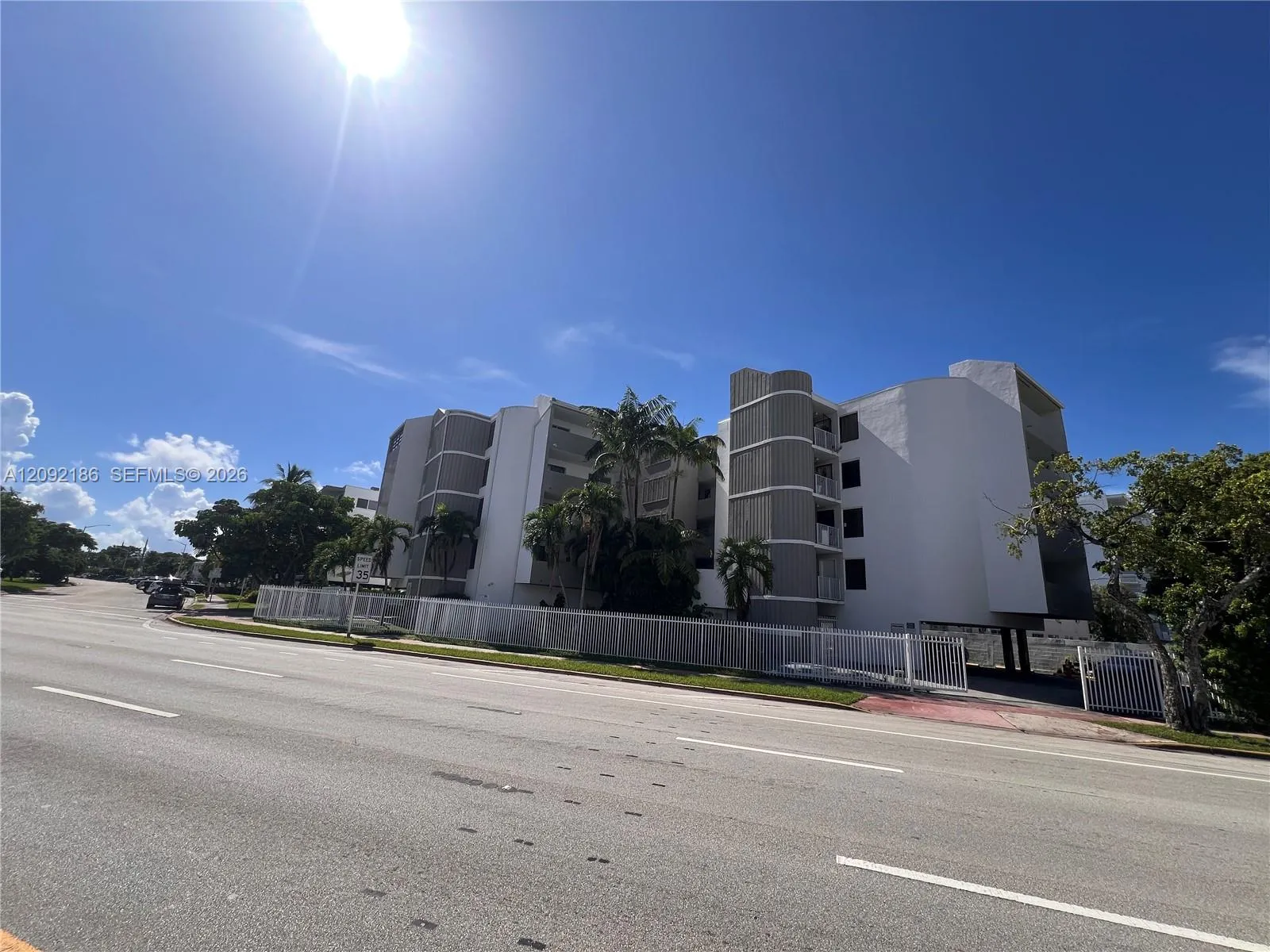 Foto de propiedad en 2000 Biarritz Drive 407, Miami Beach, FL 33141 Miami Beach con MLS# 