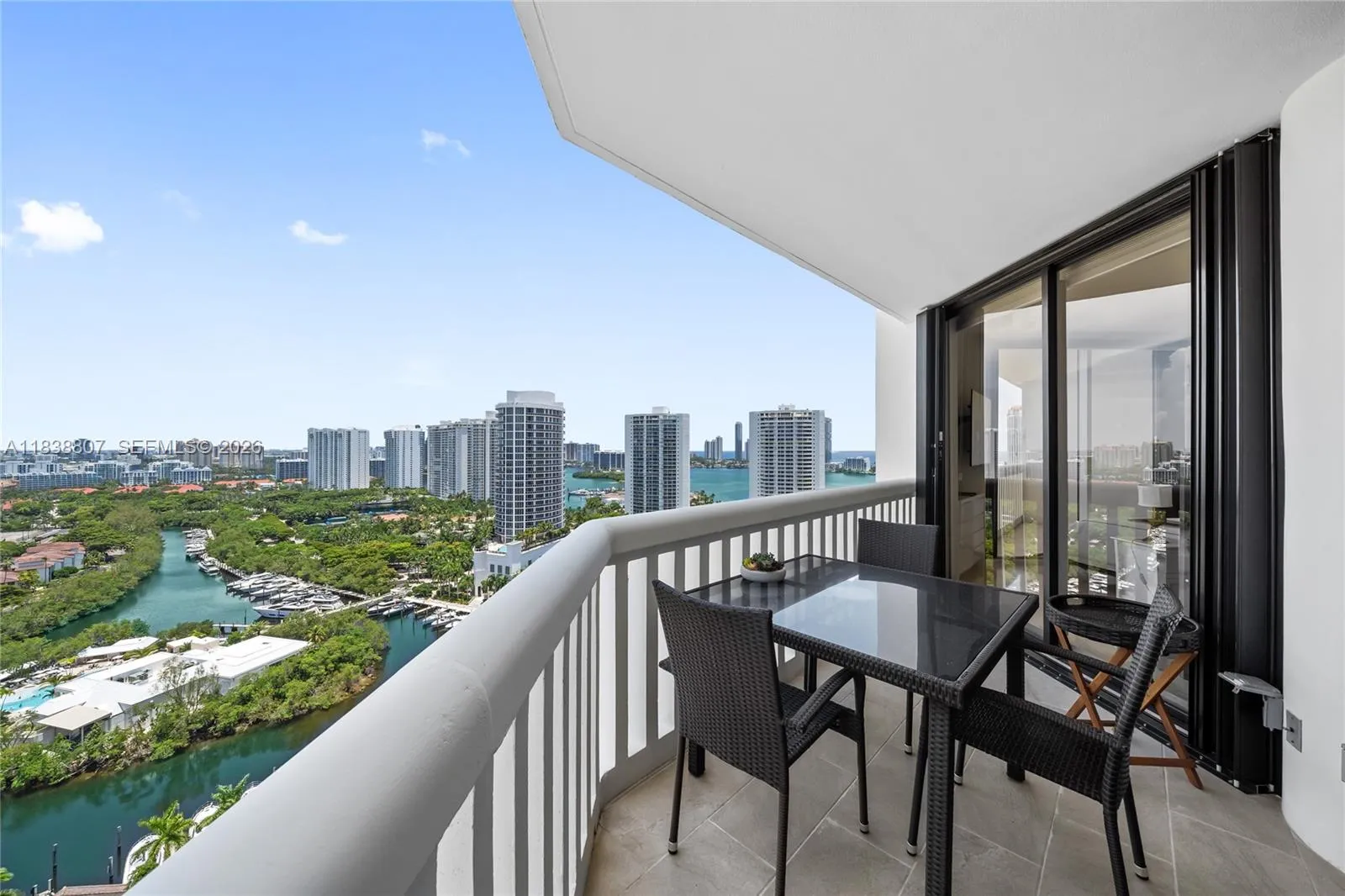 Foto de propiedad en 2000 Island Boulevard 2409, Aventura, FL 33160 Aventura con MLS# 