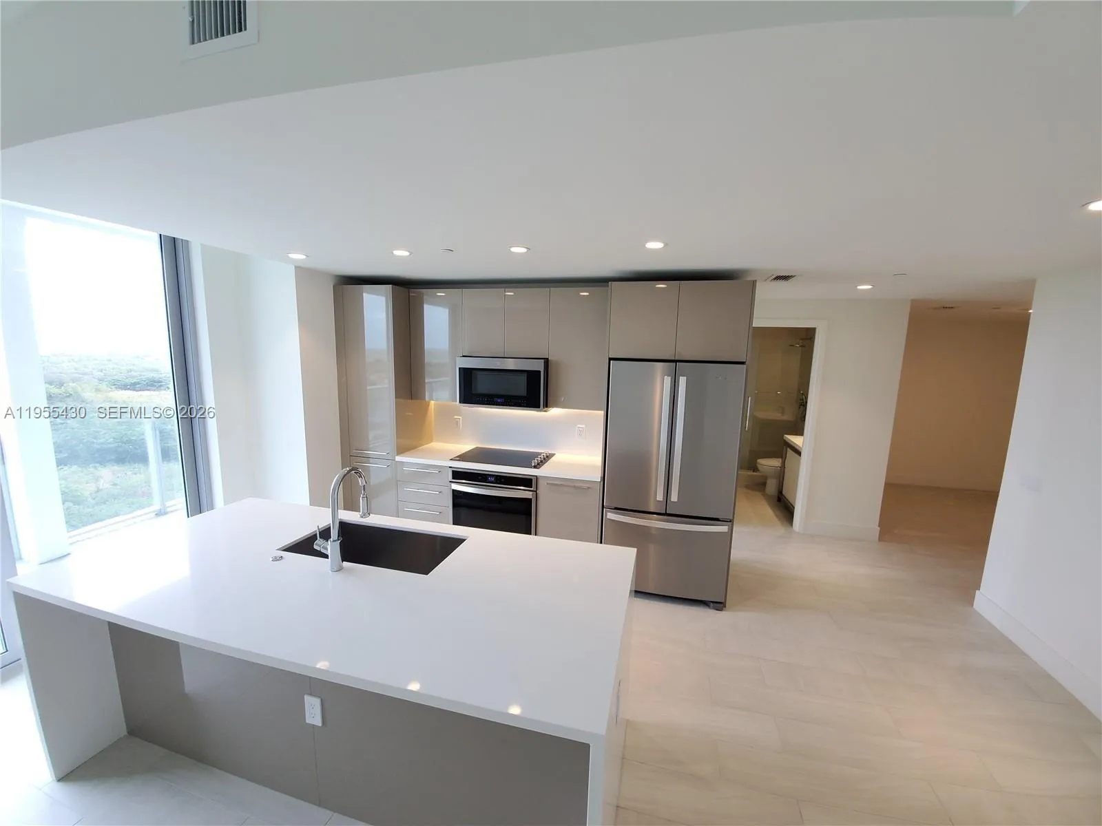 Foto de propiedad en 2000 Metropica Way 1401, Sunrise, FL 33323 Sunrise con MLS# 