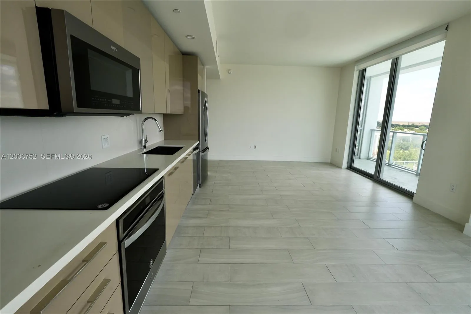 Foto de propiedad en 2000 Metropica Way 1910, Sunrise, FL 33323 Sunrise con MLS# 