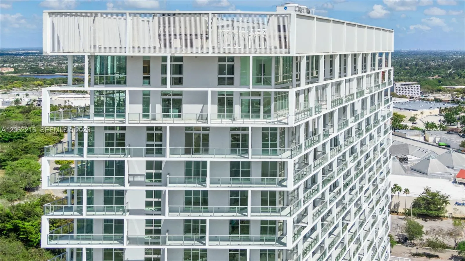 Foto de propiedad en 2000 Metropica Way 2010, Sunrise, FL 33323 Sunrise con MLS# 