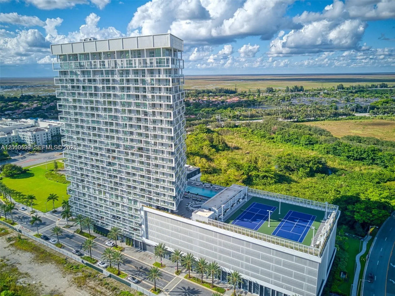 Foto de propiedad en 2000 Metropica Way 2204, Sunrise, FL 33323 Sunrise con MLS# 