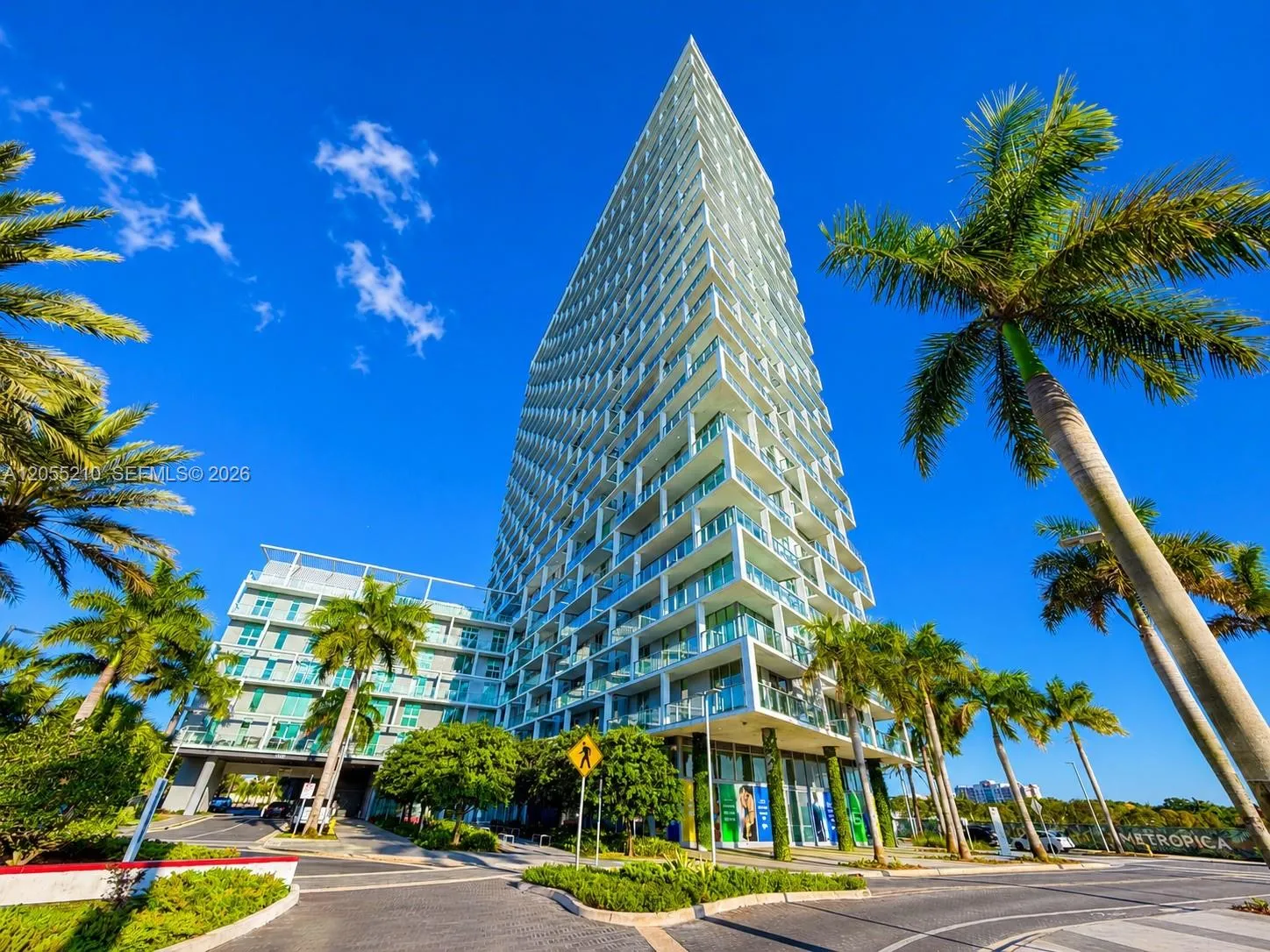 Foto de propiedad en 2000 Metropica Way 2208, Sunrise, FL 33323 Sunrise con MLS# 