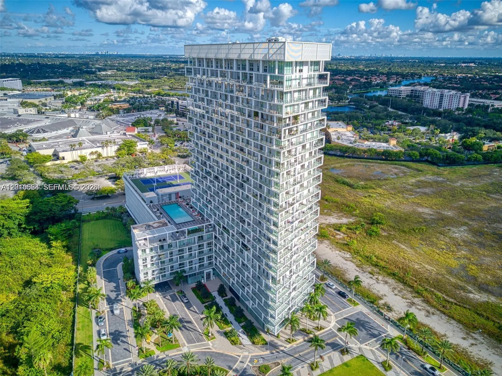 Foto de propiedad en 2000 Metropica Way 2304, Sunrise, FL 33323 Sunrise con MLS# 