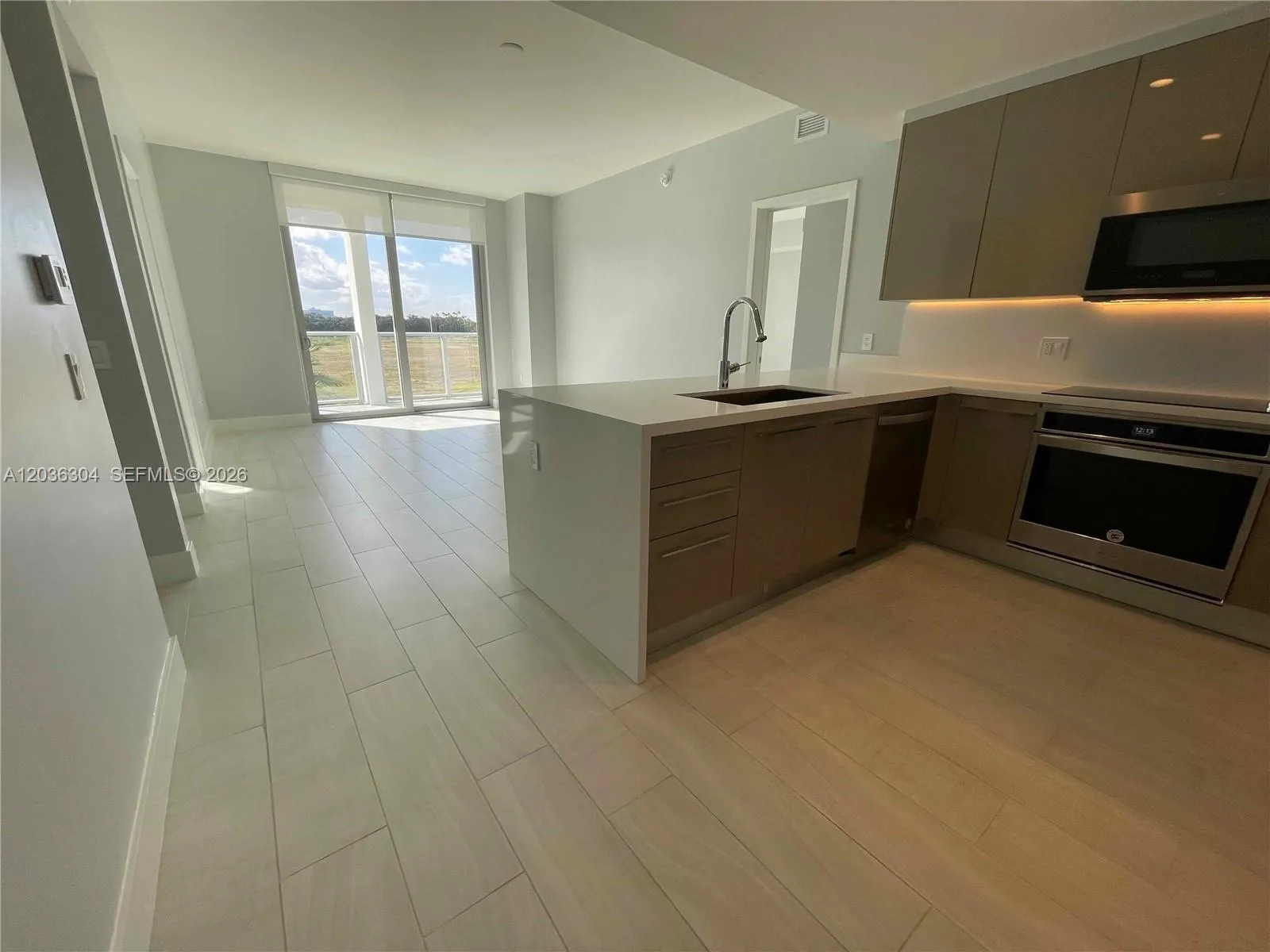 Foto de propiedad en 2000 Metropica Way 307, Sunrise, FL 33323 Sunrise con MLS# 