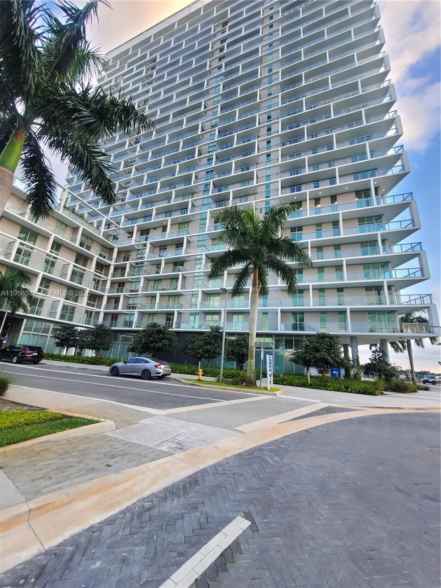 Foto de propiedad en 2000 Metropica Way 412, Sunrise, FL 33323 Sunrise con MLS# 