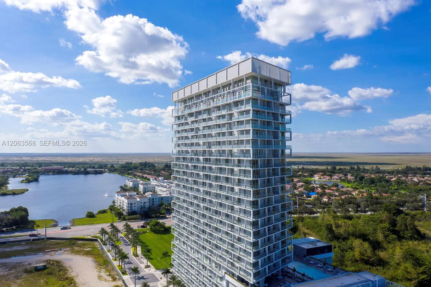 Foto de propiedad en 2000 Metropica Way 504, Sunrise, FL 33323 Sunrise con MLS# 