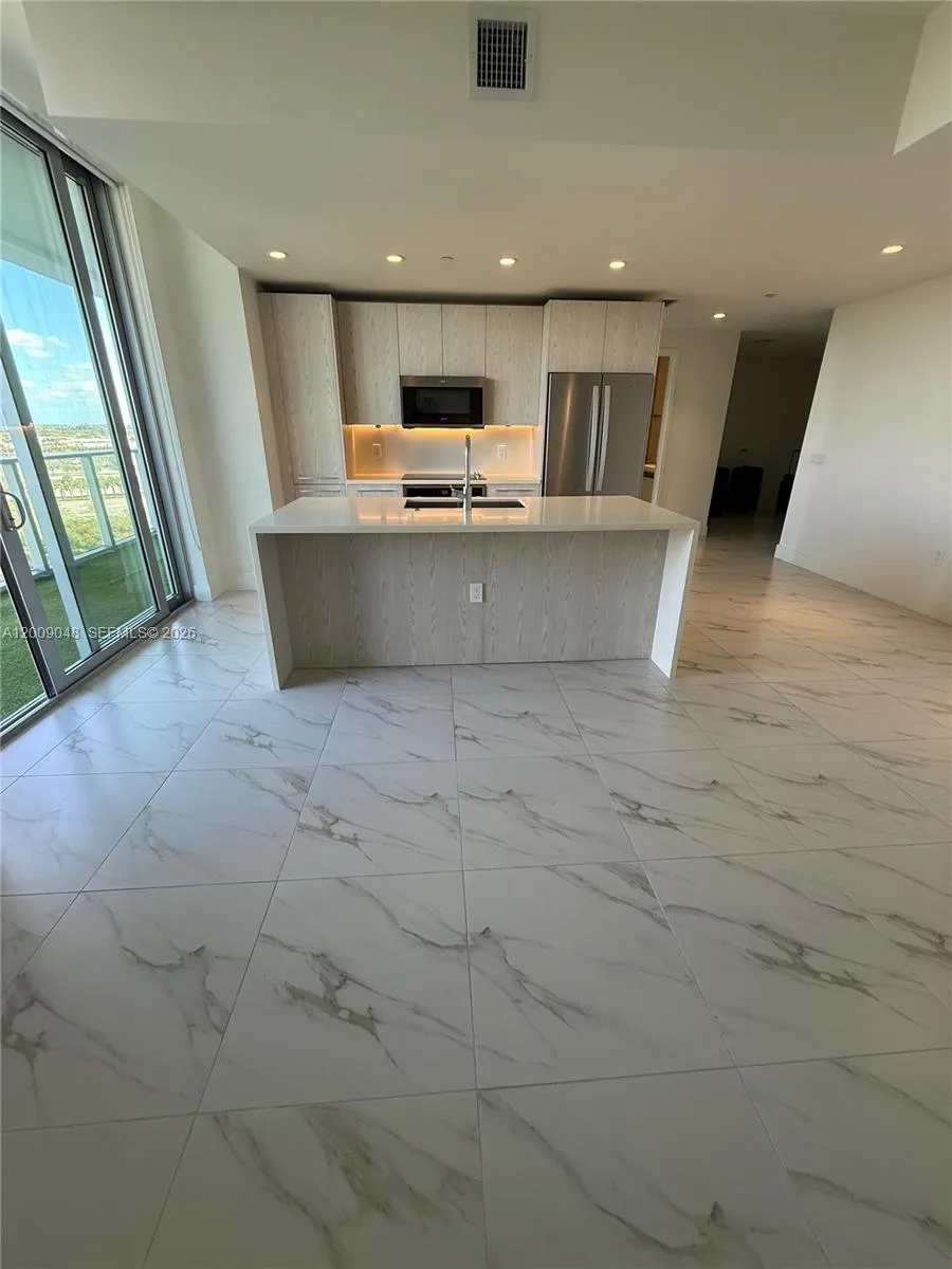 Foto de propiedad en 2000 Metropica Way 901, Sunrise, FL 33323 Sunrise con MLS# 