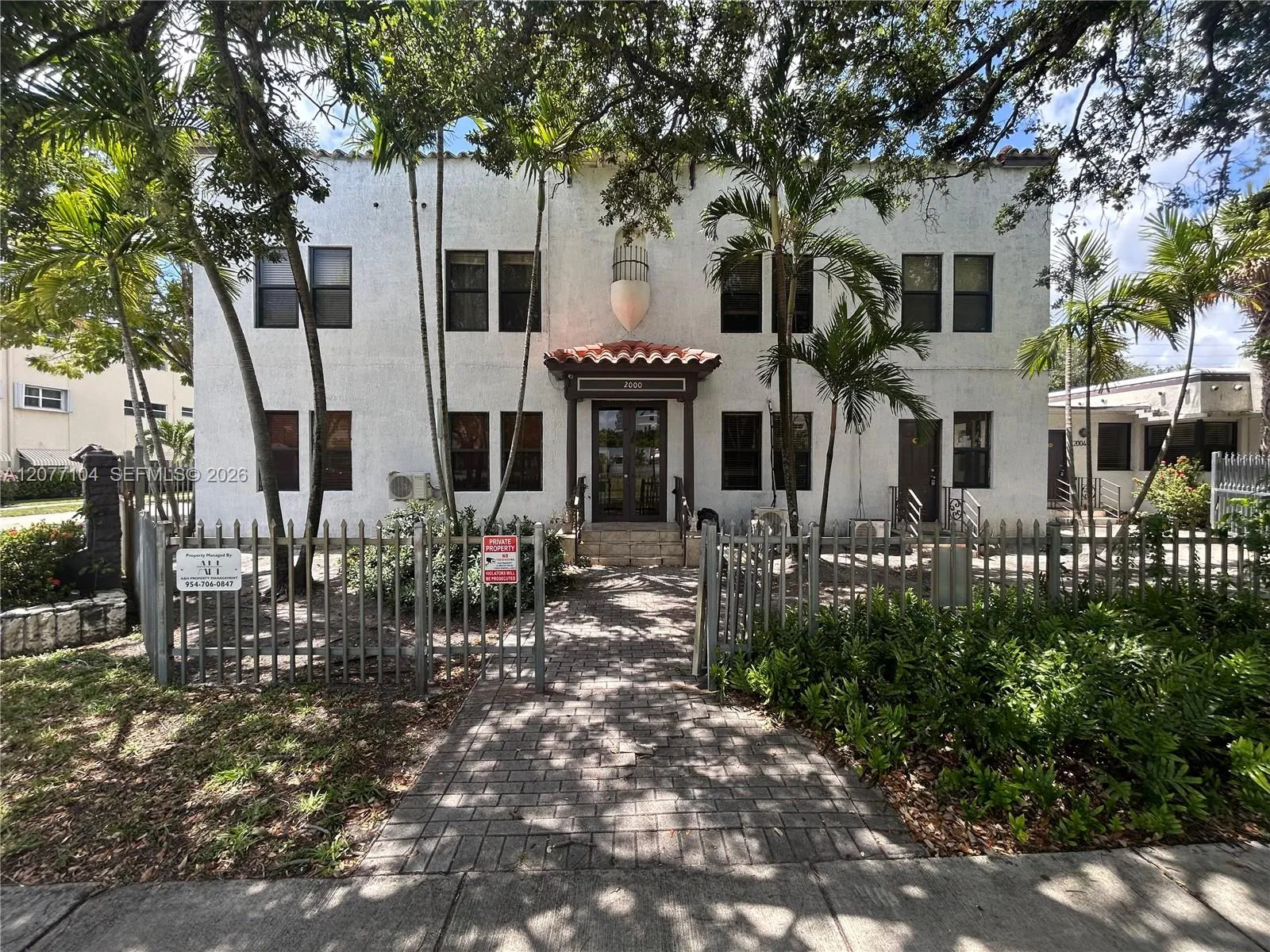 Foto de propiedad en 2000 Monroe Street 1, Hollywood, FL 33020 Hollywood con MLS# 