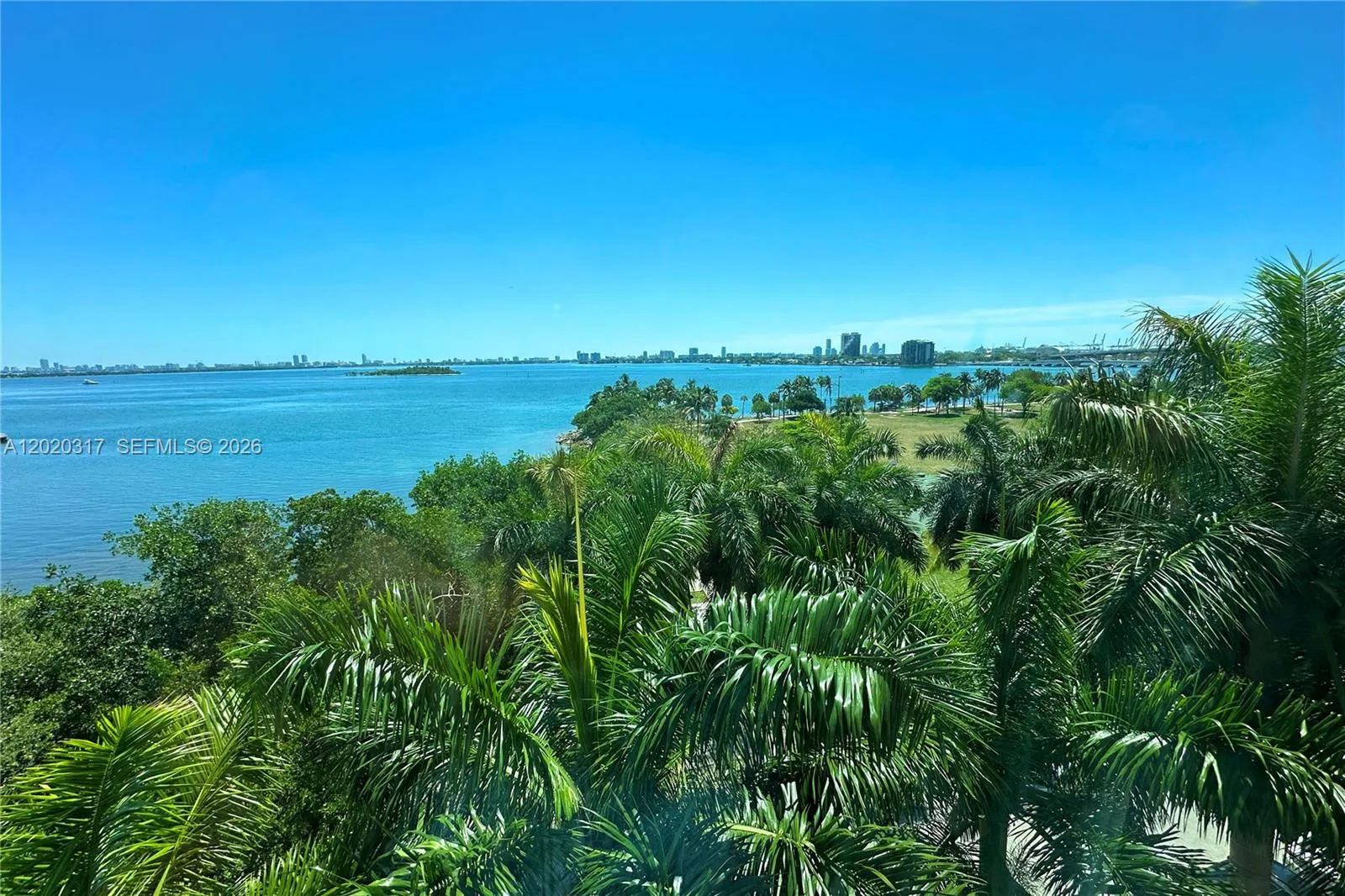 Foto de propiedad en 2000 N Bayshore Drive 614, Miami, FL 33137 Miami con MLS# 