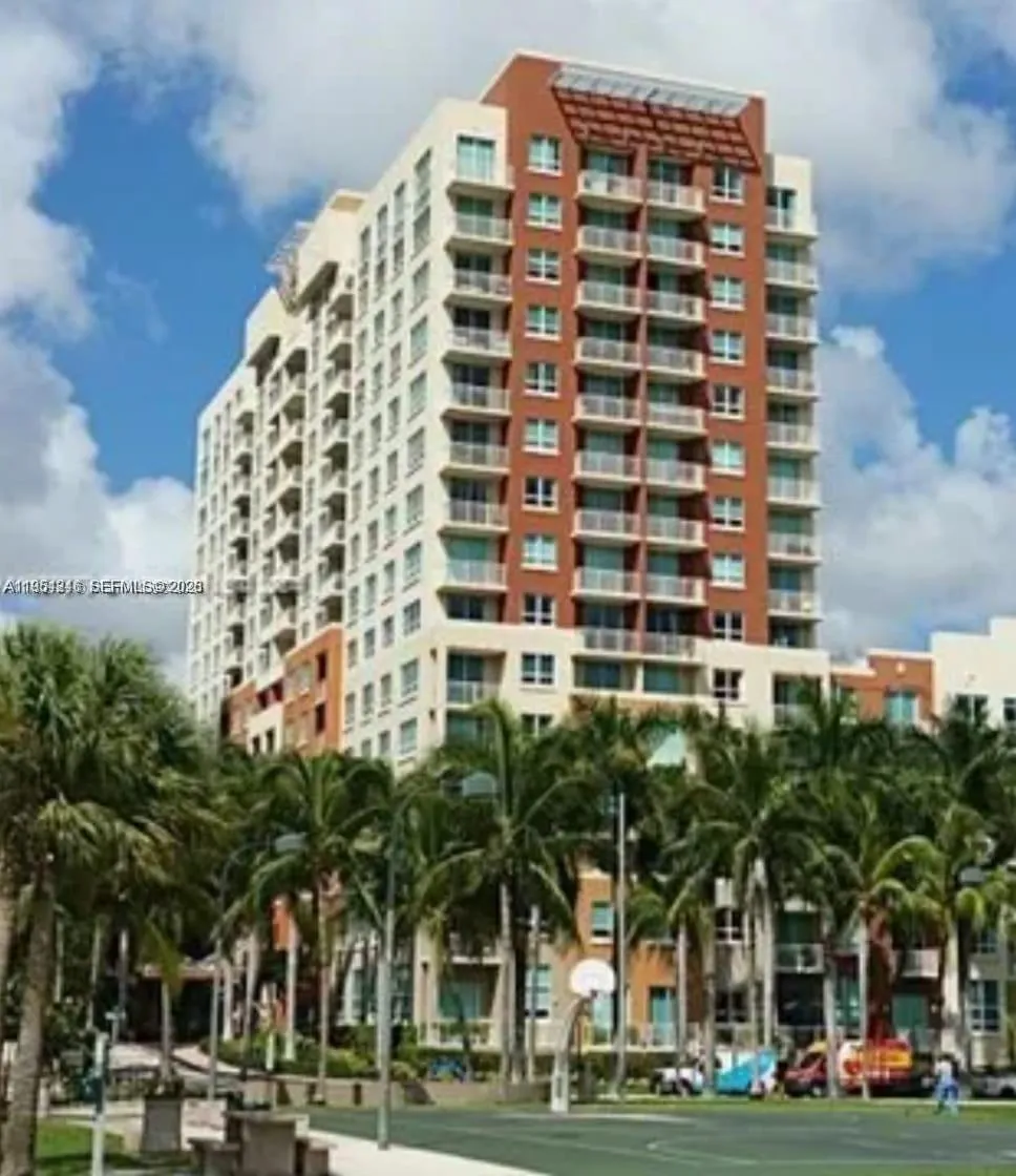 Foto de propiedad en 2000 N Bayshore Drive 801, Miami, FL 33137 Miami con MLS# 