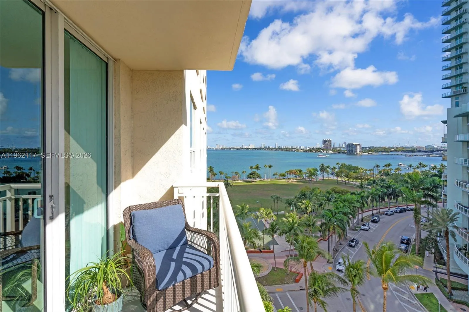 Foto de propiedad en 2000 N Bayshore Drive 909, Miami, FL 33137 Miami con MLS# 