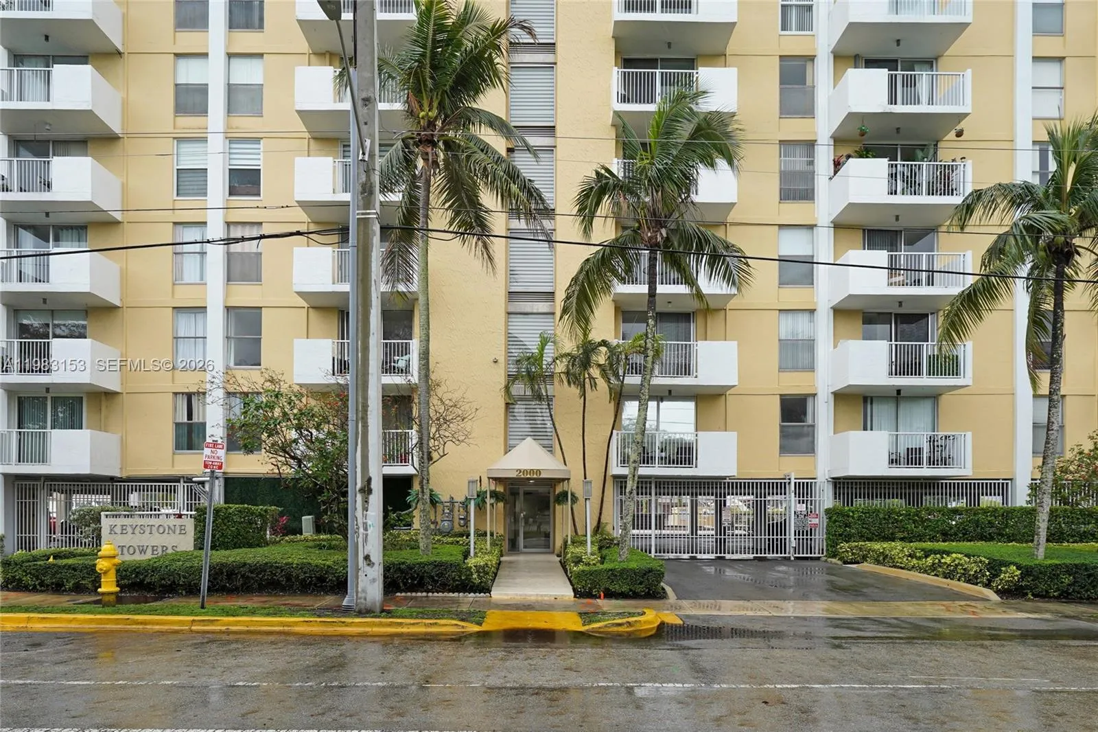 Foto de propiedad en 2000 NE 135th Street 1010, North Miami, FL 33181 North Miami con MLS# 