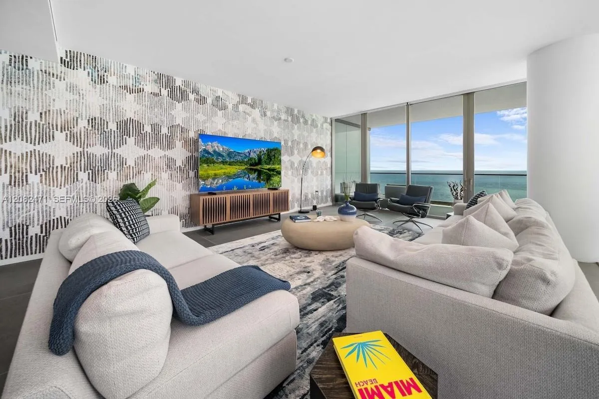 Foto de propiedad en 2000 S Ocean Drive 31B, Hallandale Beach, FL 33009 Hallandale Beach con MLS#