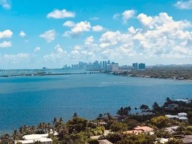 Foto de propiedad en 2000 Towerside Terrace 1408, Miami, FL 33138 Miami con MLS# 