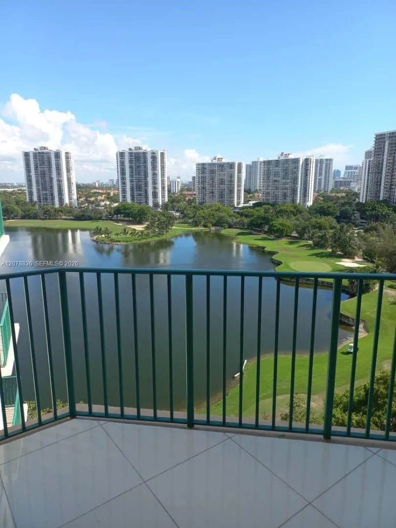 Foto de propiedad en 20000 E Country Club Drive 1212, Aventura, FL 33180 Aventura con MLS# 