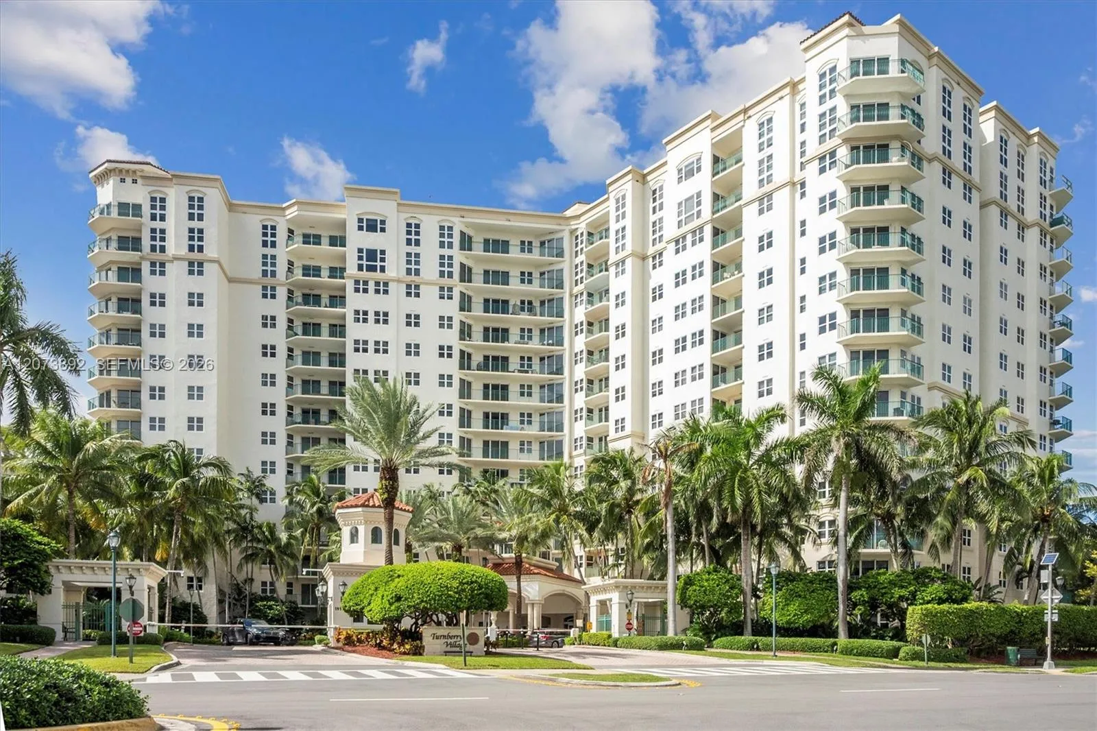 Foto de propiedad en 20000 E Country Club Drive 302, Aventura, FL 33180 Aventura con MLS# 
