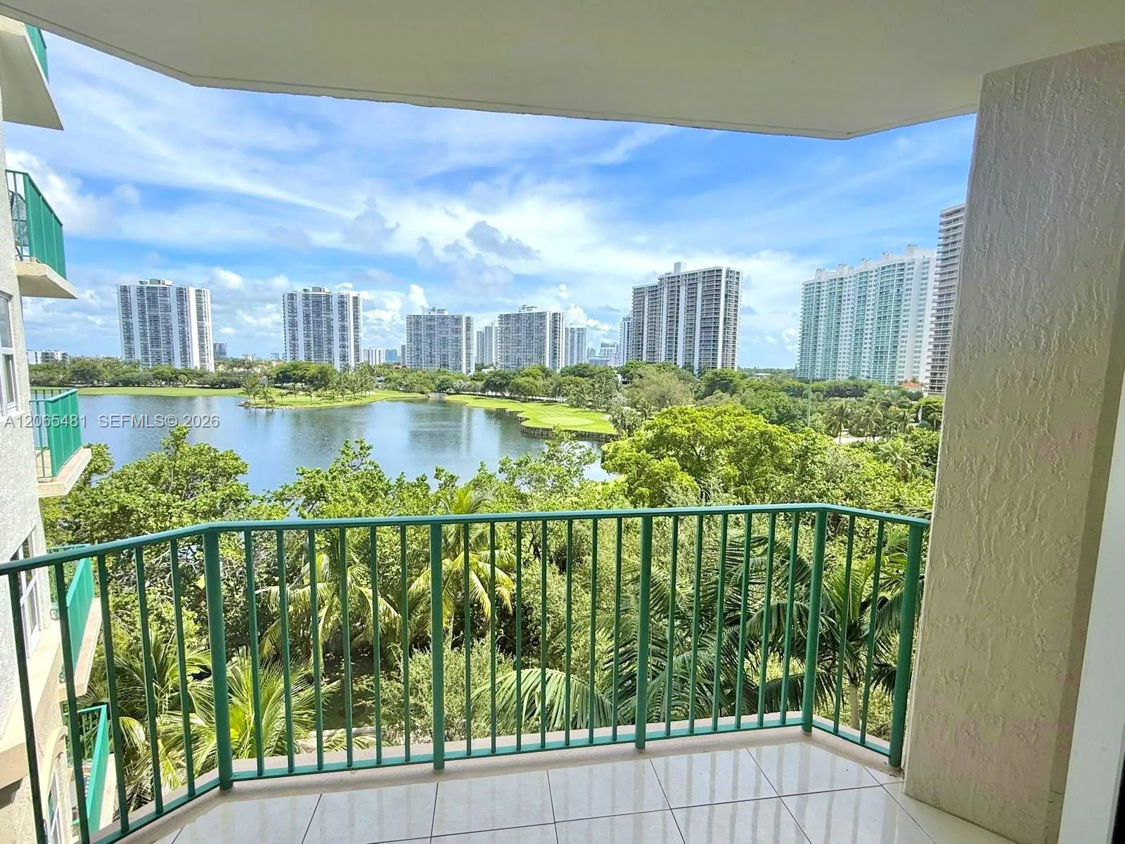 Foto de propiedad en 20000 E Country Club Drive 612, Aventura, FL 33180 Aventura con MLS# 