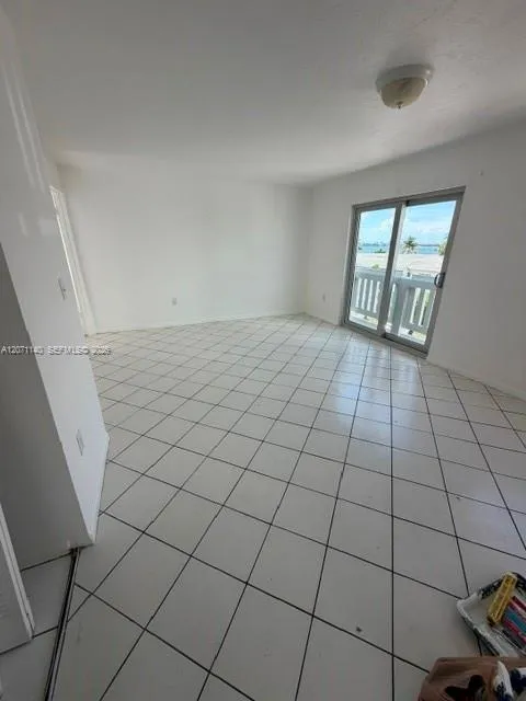 Foto de propiedad en 2001 Bay Drive 301, Miami Beach, FL 33141 Miami Beach con MLS# 